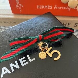 💫SALE💫 CHANEL #5 Gold Charm 2023 Holiday Collection. Never used.